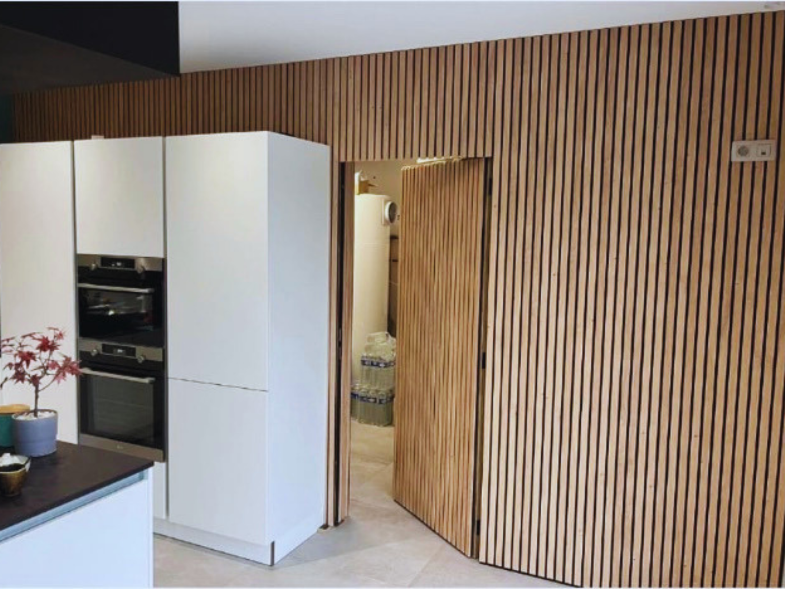 Structurer un intérieur avec élégance grâce à la menuiserie sur mesure à Havré